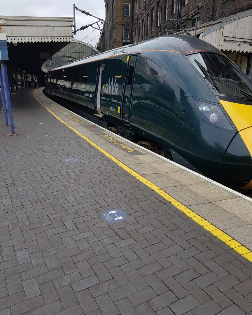 Jack Jack Productions on Train Siding: 800 310 at London Paddington ready to work the 15.32 to Bristol Temple Meads, calling at Reading, Didcot Parkway,
Swindon,...