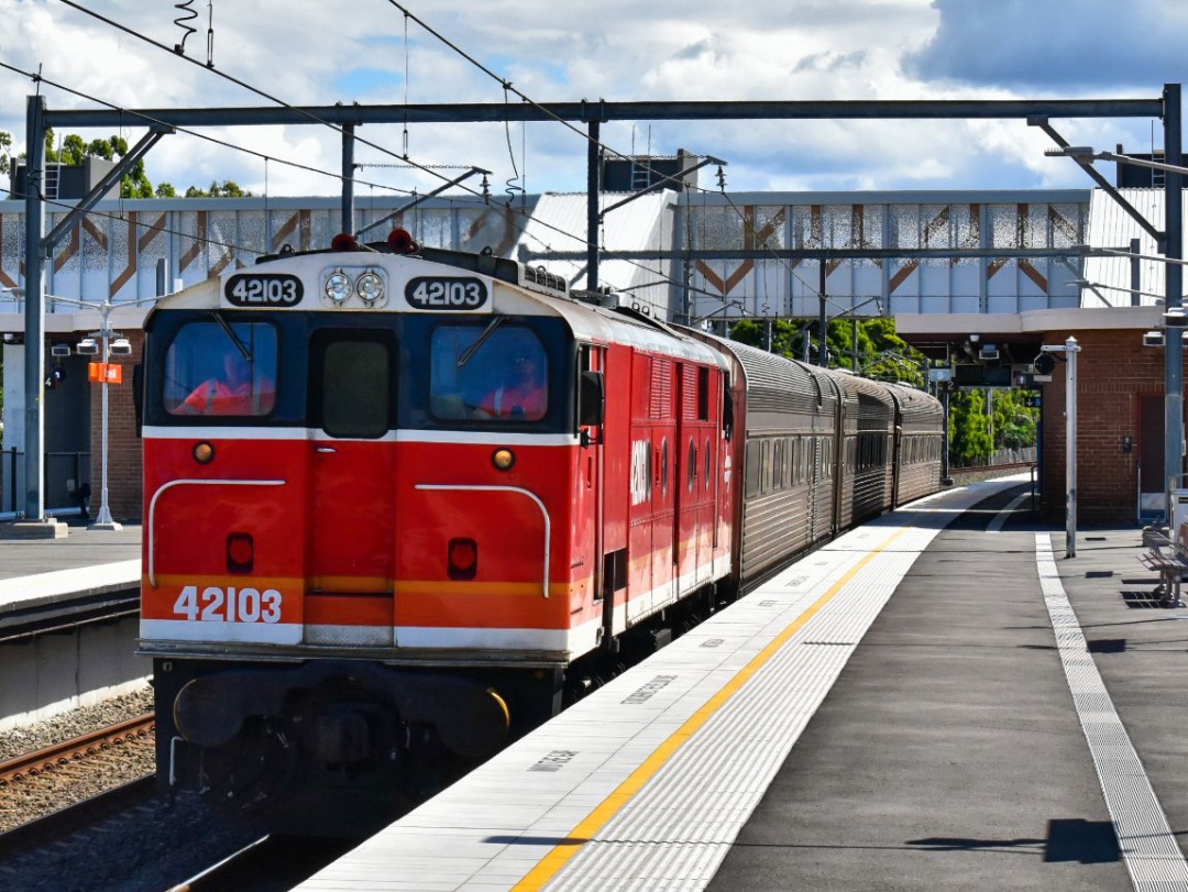 Shawn Stutsel on Train Siding: On hire from Chumrail, 42103 powers through Rooty Hill, Sydney with the AK Cars on transfer for SSR...