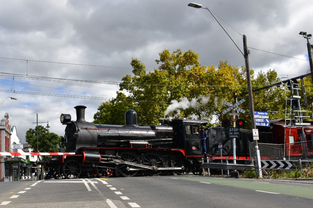 Shawn Stutsel on Train Siding: Steamrail's D3 639 and A2 986 ran Shuttles to and from Flinders Street Station to Essendon, Melbourne, Australia.