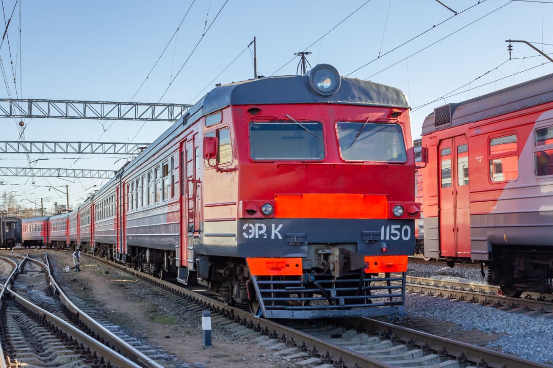 CHS200-011 on Train Siding: The electric train ER2K-1150 arrived from the Tula depot to the St. Petersburg-Finlyandsyakiy depot for further operation. March
2022.