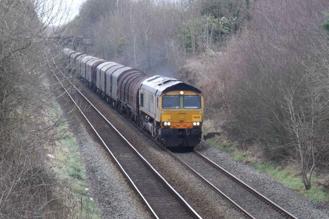 Hardley Distant on Train Siding: CURRENT: 66741 'Swanage Railway' passes Rhosymedre near Ruabon today with the 6V75 09:31 Dee Marsh Reception to
Margam Terminal...