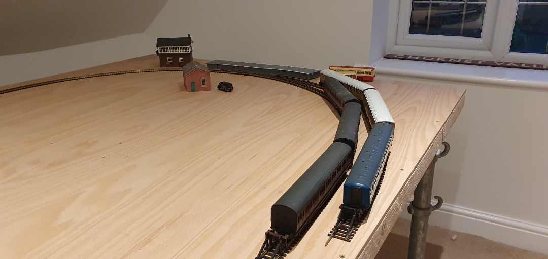 Wits Main & Branchline on Train Siding: The layout is back up and running! With a temporary Ivy Station and Siding as the branchline currently.