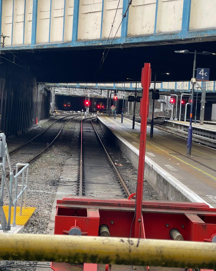Johnbrunlees on Train Siding: Tunnels north out of New Street, Birmingham, from Platform 4c - it may not quite be the closest station to home, but I still call
it my...