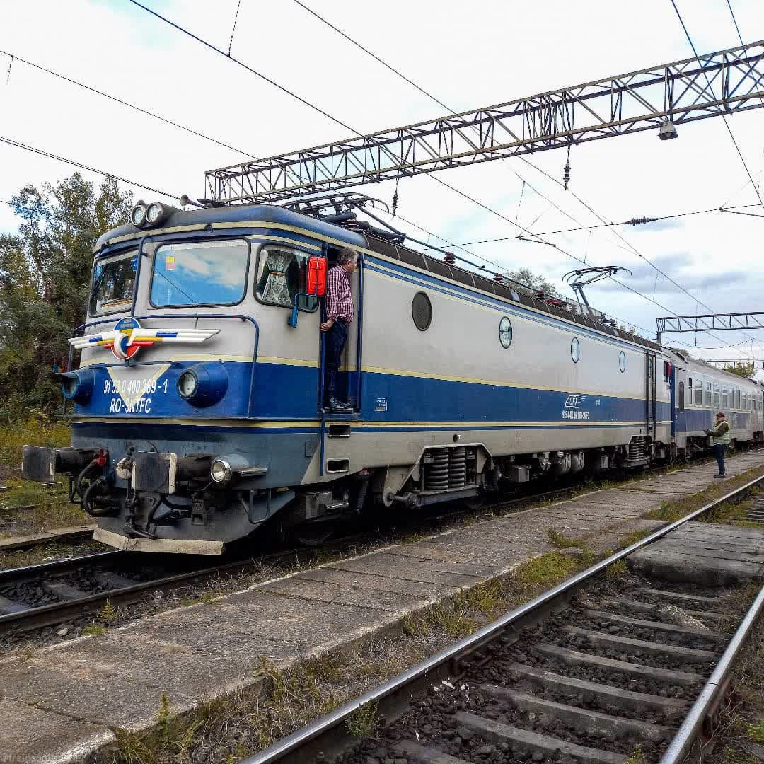 Darius Adrian on Train Siding: Romanian(original): EA-369 a depoului CFR Cluj-Napoca surprinsă pe linia 3 la tractarea trenului Regio 4306 Cluj-Napoca -
Dej...