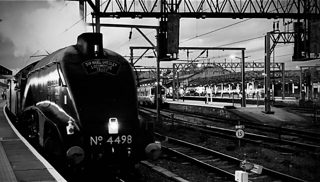 Sydney Bridge TMD on Train Siding: 4498 (60007) "Sir Nigel Gresley" departing Platform 12 at Crewe after returning from a stint at the North Yorkshire
Moors Railway...