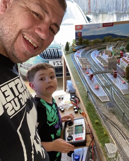 Karl Reid aka TrainPorn on Train Siding: A weekend with my son in the garage on our big model railway. Bonding during lockdown 😍