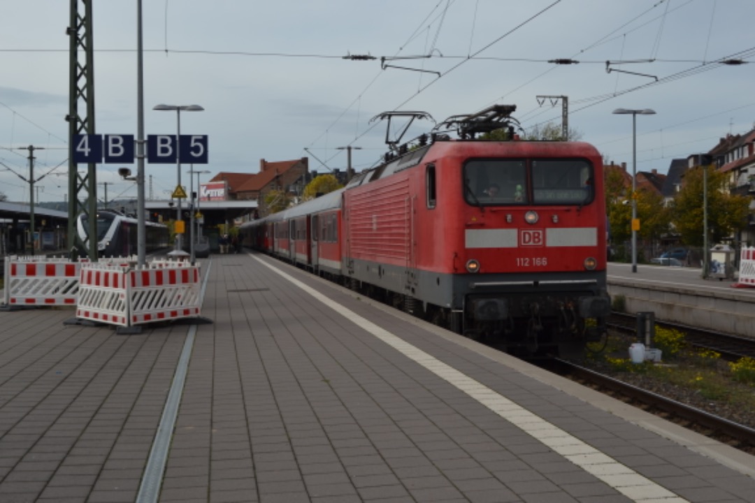 014 lp on Train Siding: Die Zeiten wo der S3 Ersatzverkehr noch gefahren ist von Hannover Hauptbahnhof bis Hildesheim HBF habe die Zeit mit der Baureihe 112 und
denn...
