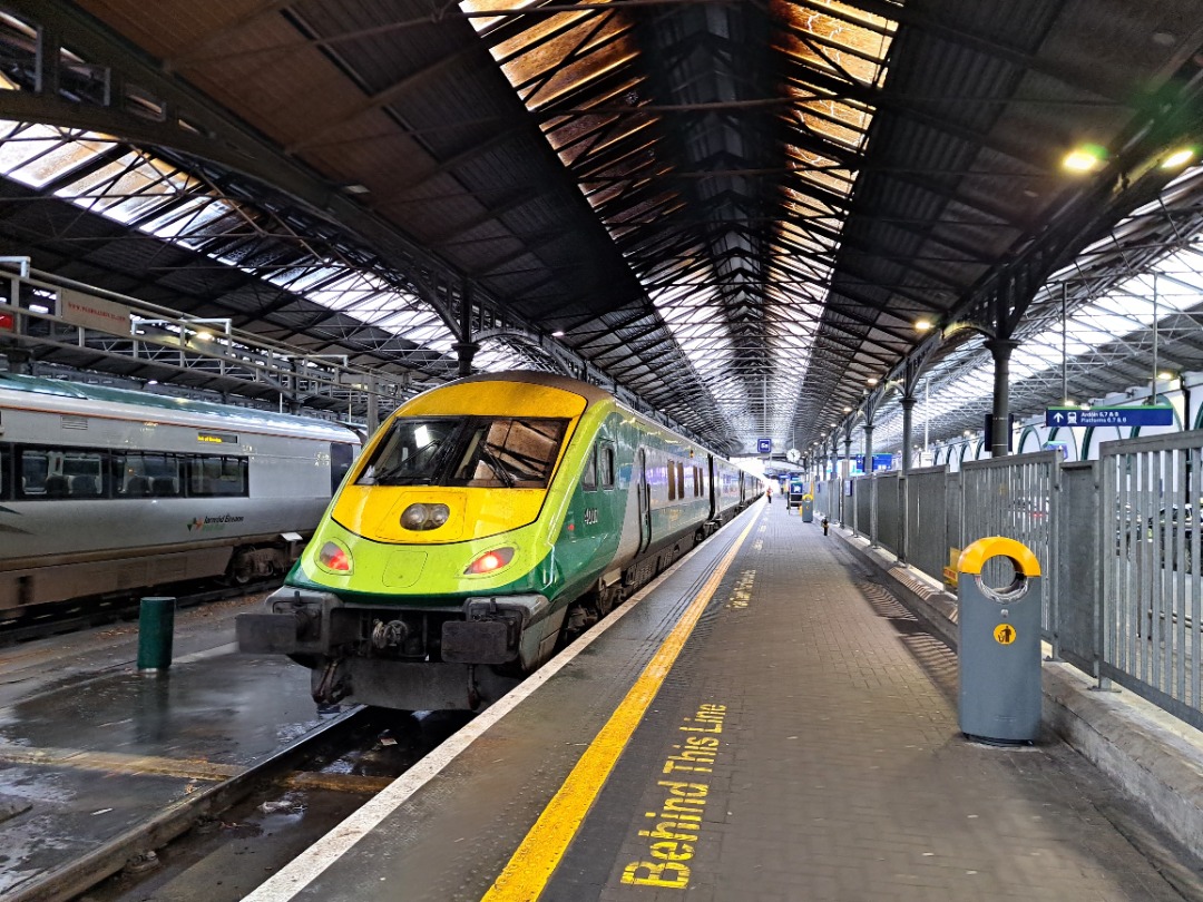 Jack Jack Productions on Train Siding: Irish Rail Caf Mk4 DVT 4007 sits at Dublin Heuston ready to trail the 11.00am Intercity service to Cork (Kent)
