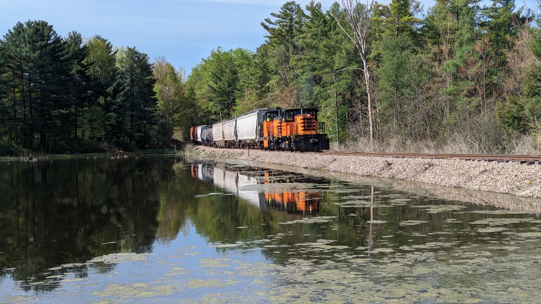 CaptnRetro on Train Siding: Caught Arcade & Attica doubleheading at Ghost Pond this morning. The morning shots are always a treat. #arcadeandattica
#trainspotting...
