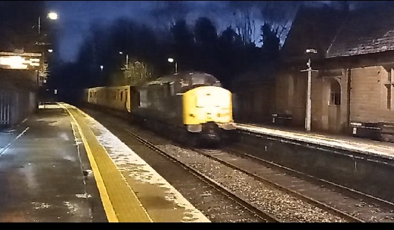 Hardley Distant on Train Siding: CURRENT: 37800 'Cassiopeia' passes through Ruabon Station today hauling 508114 (Front) and 508108 (Behind) for scrap
as the 5Q78 06:11...