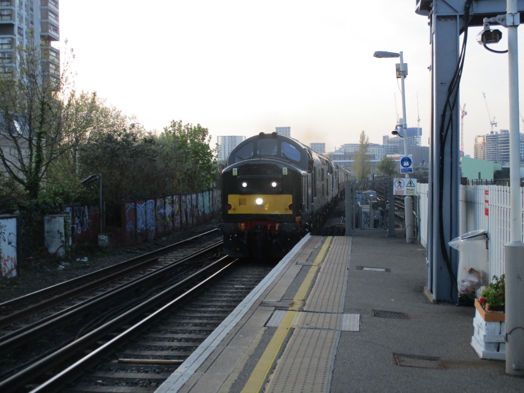 OfficiallyCharles on Train Siding: *VERY RARE* Locomotive Services Limited / British Rail Green livery Class 37667 + LSL Class 37688 approach Wandsworth Road
with a...