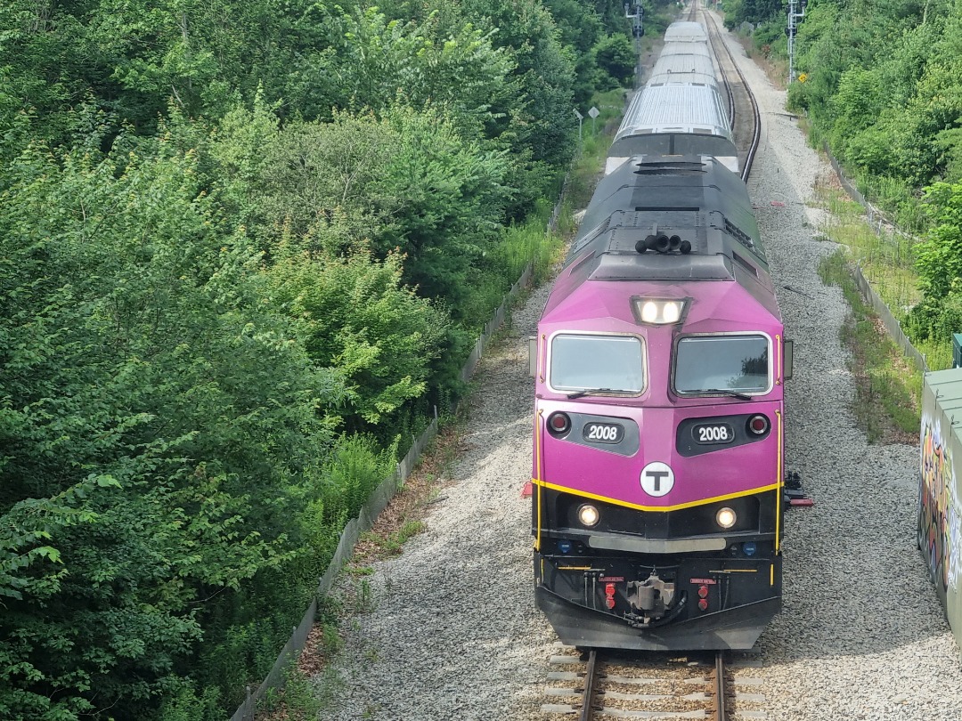 Phil Dooner on Train Siding: 2008 heads up 2073, the 09:20 Boston South Station to Greenbush Commuter Rail service. Seen here at Fort Hill Street Bridge, in
Hingham.