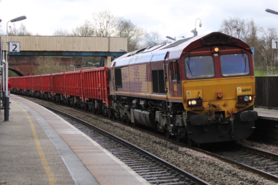 LNER Train Fan on Train Siding: 66144 working Walsall Freight Terminal To Dowlow Briggs Sidings on 641K passes Alfreton at 16:25. Thursday 7th April 2022