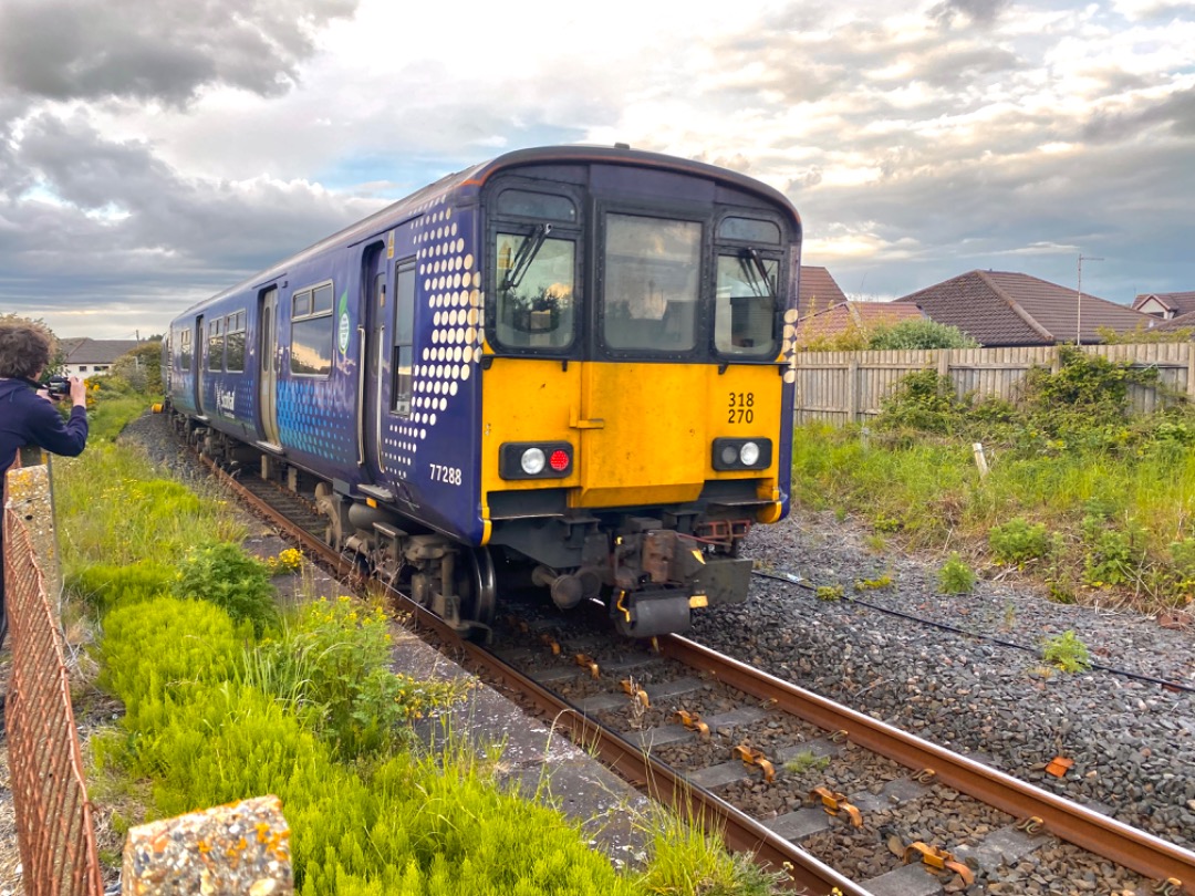 Adam Dunlop on Train Siding: 37 800 and 318 270 passing Barassie on 507S Yoker C.S. to Kilmarnock Bonnyton Depot where do he 318 was taken to be refurbished.
Trying to...