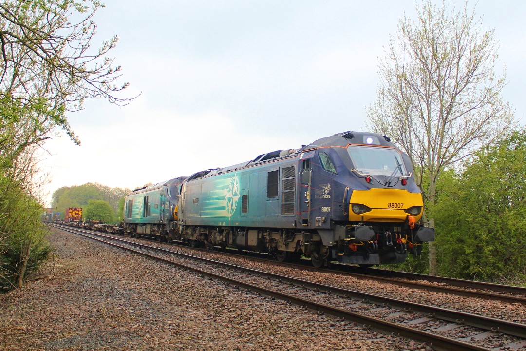 Jamie Armstrong on Train Siding: 88007 and 68001 passing Swarkestone Lock foot crossing working 4Z45 1245 Daventry Int Rft Recep Fl to Mossend Down Yard .
30/4/23