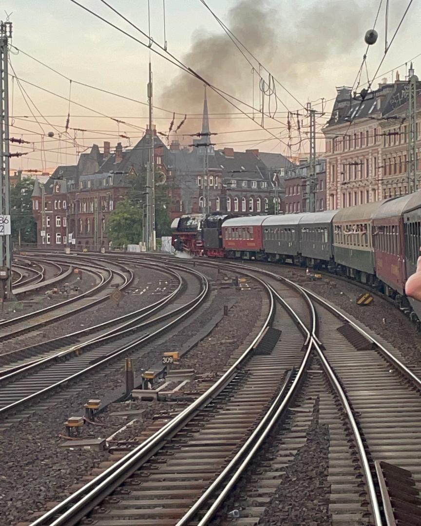 Rutger van Binsbergen on Train Siding: Vertrek loc 01 509 vanuit Hamburg op de terugweg naar Berlijn. "Dampf-Express" - Jubiläumsfahrt nach
Hamburg, 27. August 2022