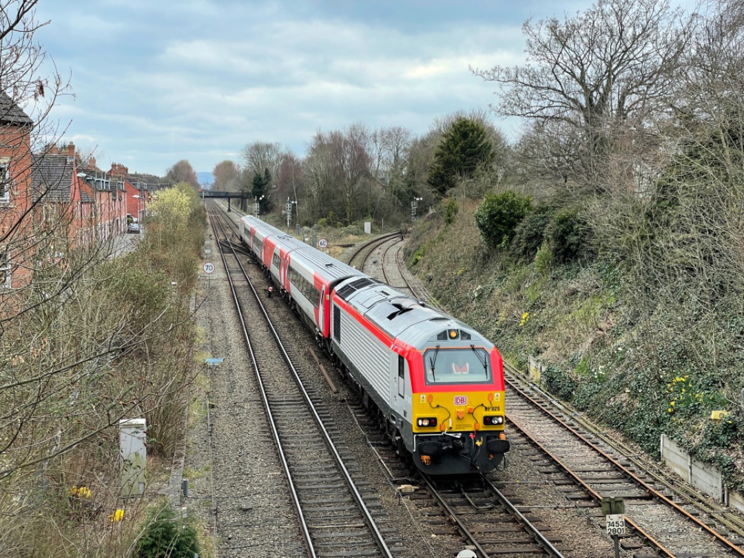 Shaun Jenks on Train Siding: Here's ex LNER MK'4s and DVT passing Sutton Bridge Juncion in Shrewsbury on Tuesday 23rd of March. This is a Crewe to
East Usk training...