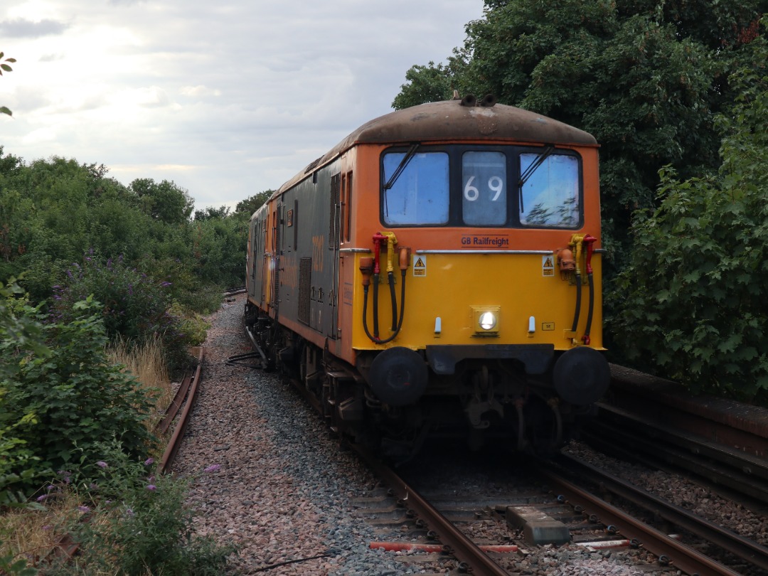 OfficiallyCharles on Train Siding: I take back what I said yesterday about 73213 being moved to Eastleigh Works to be treated for wheel flats. Instead, it
returned...