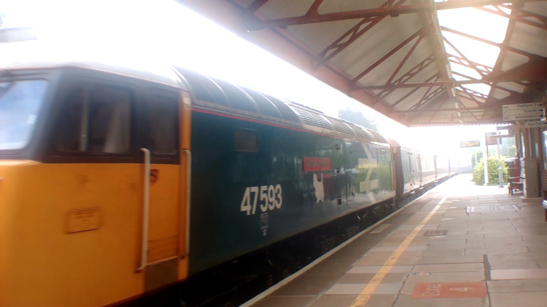 Cornish Trains on Train Siding: 47614 (The Statesman) and 47593 thrashing through Redruth on the 172L 1500 Penzance - Wolverhampton service. 2nd of June.