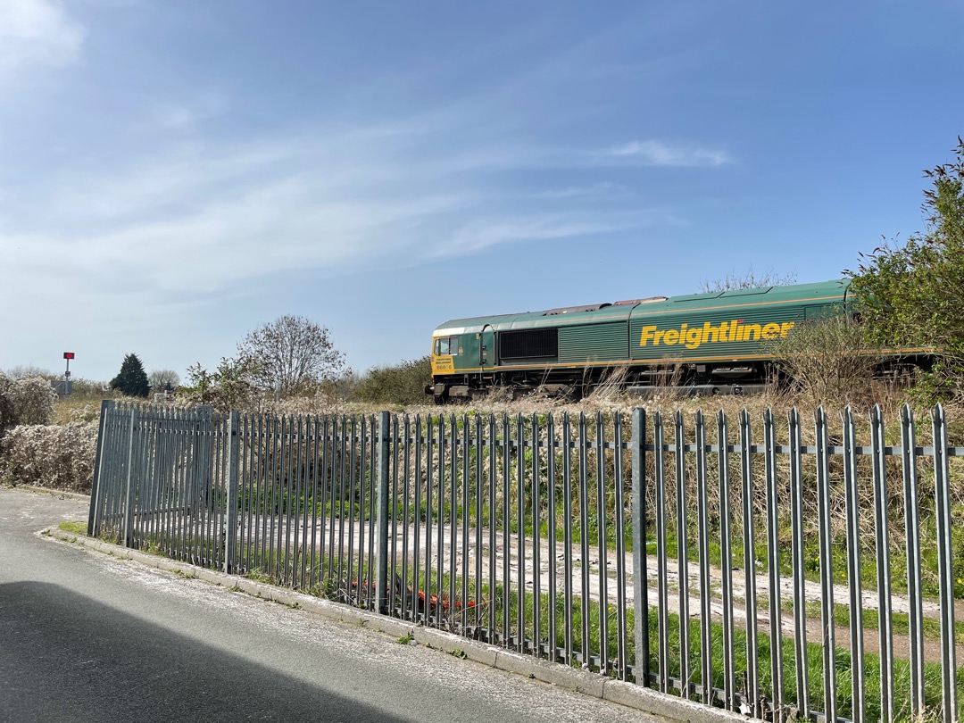 Shaun Jenks on Train Siding: Another Freightliner class 66 about in Shrewsbury today, this time in the Crewe bank loop awaiting a passenger train to pass. This
is an...