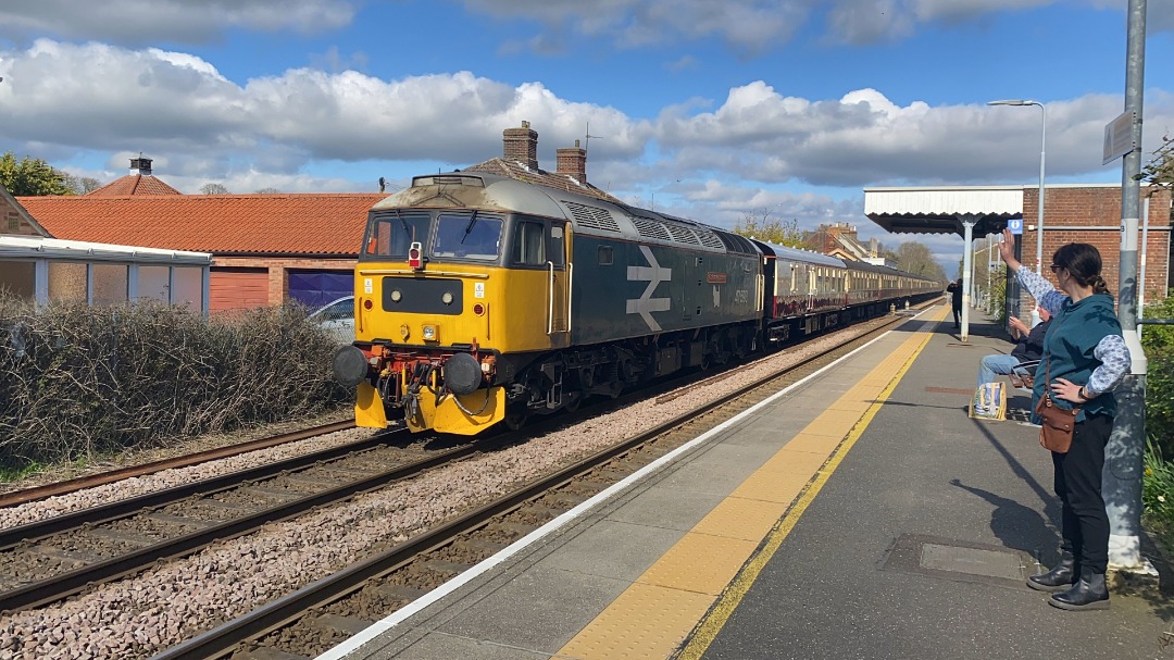 George on Train Siding: Class 47 D1924 (47810) and Class 47 47593 passing Attleborough on 5Z57 Crewe H.S - Norwich Low Level