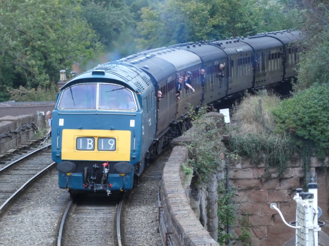 Jacobs Train Videos on Train Siding: One of the SVR's home Class 52 'Westerns' is seen pulling into Bewdley station on the Severn Valley Railway
during the Autumn...