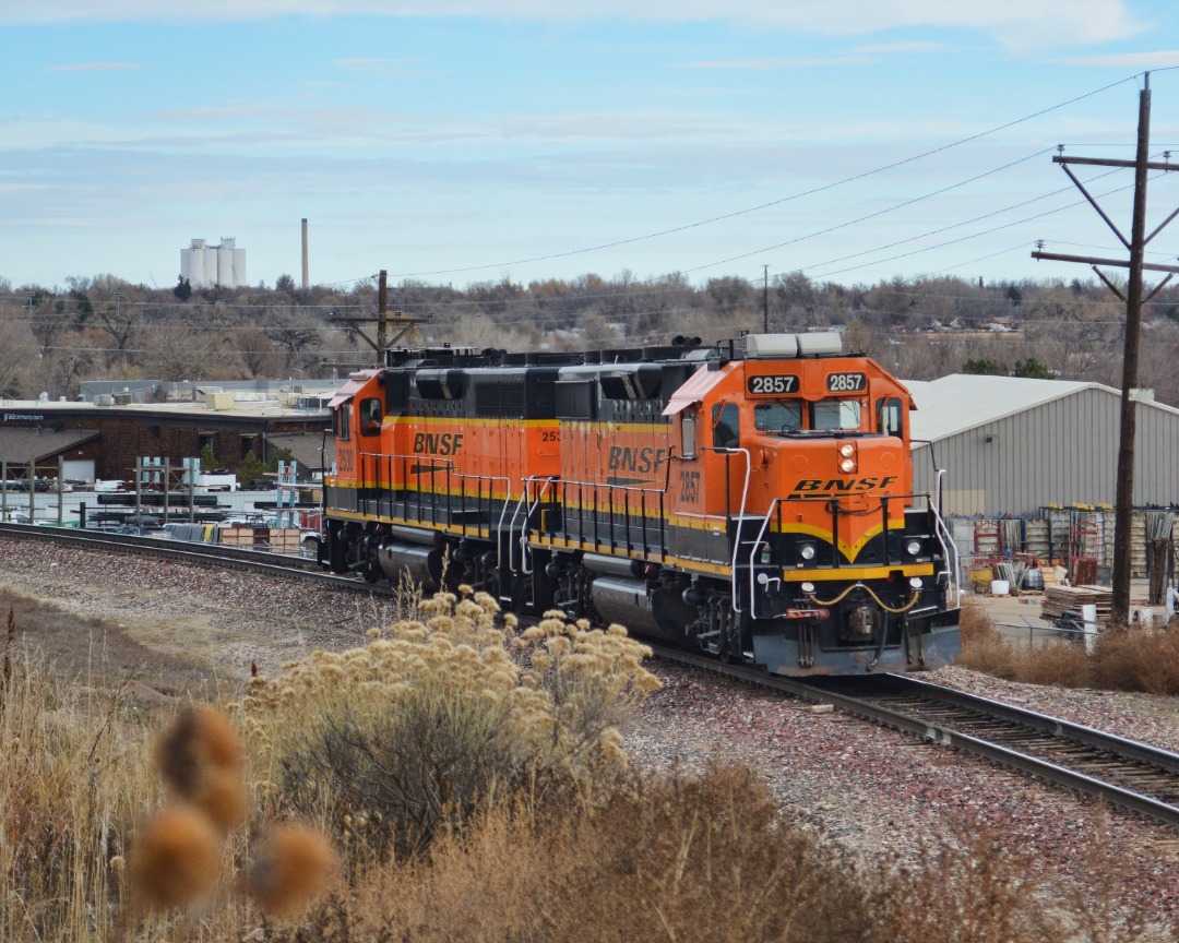 quirkphotoandmedia on Train Siding: These 2 GP39-2's live between Denver and Northern Colorado. Not this first time I've seen them cruising down the
line empty.
