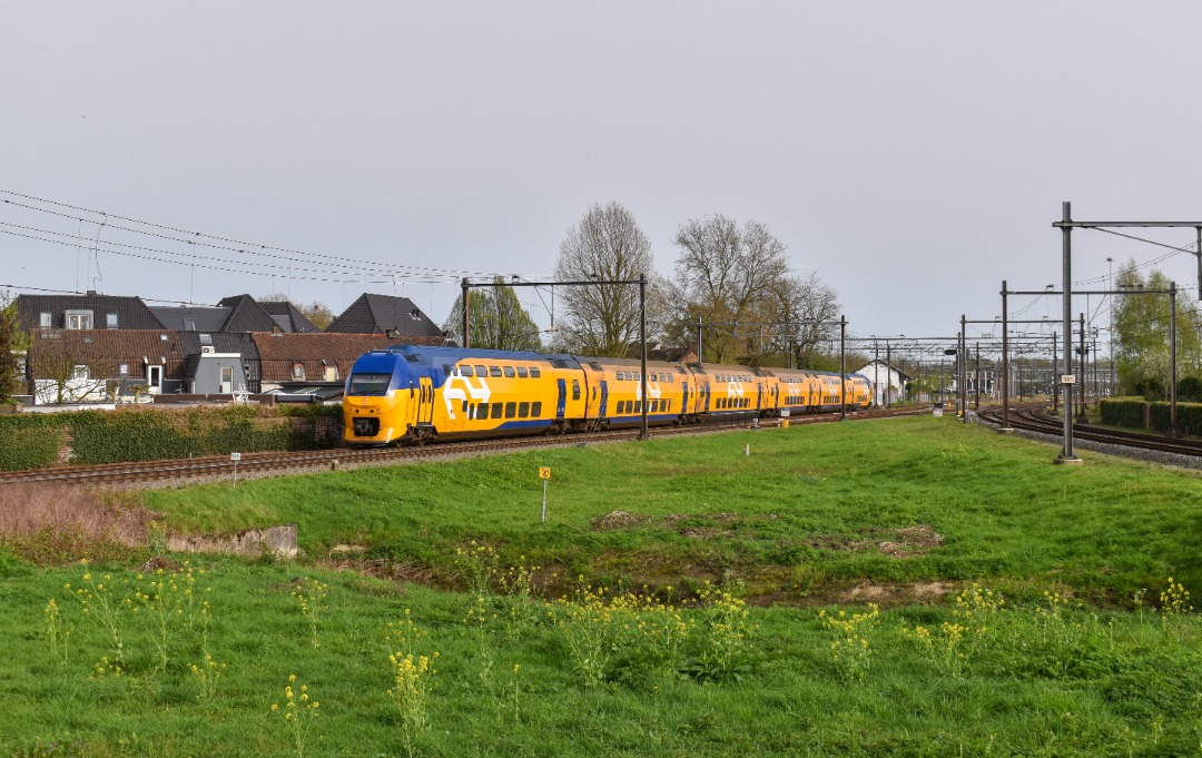 NL Rail on Train Siding: NS Flow VIRMm 8745 komt als IC 3762 langs Boxtel onderweg naar Utrecht Centraal, Schiphol Airport, Den Haag HS en Dordrecht.