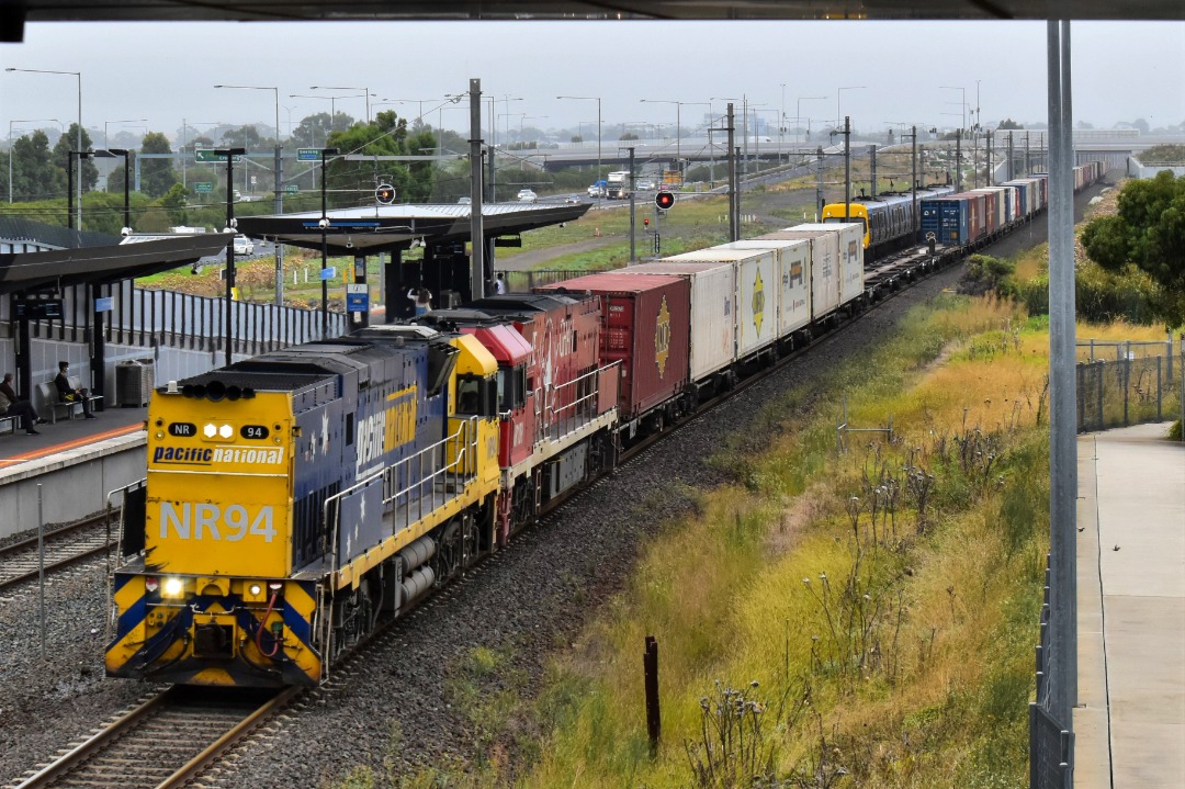 Shawn Stutsel on Train Siding: On a wet drizzly day, Pacific National's NR94 (Long End Leading) and NR109 (Ghan) rumbles through Williams Landing,
Melbourne with 7AM5,...