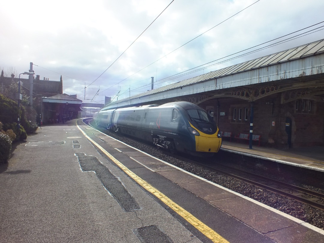 Cumbrian Trainspotter on Train Siding: Avanti West Coast class 390/1 No. #390148 'Flying Scouseman' calling at Penrith this afternoon working 1S48
0930 London Euston...