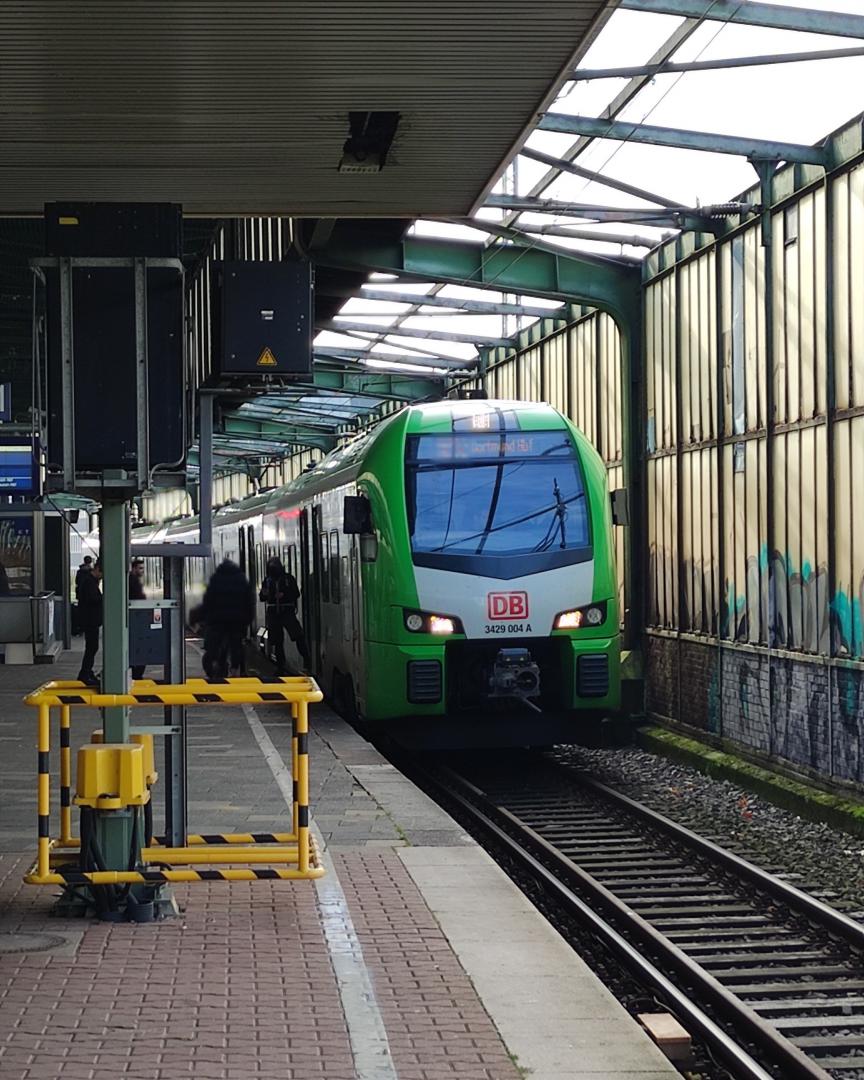 Alcides Simão on Train Siding: Several pictures: Kiel Hauptbahnhof with NAH livery Doppelstock;Barmbek(Hamburg) - an externally-provided steam engine;
Dortmund - a NS...