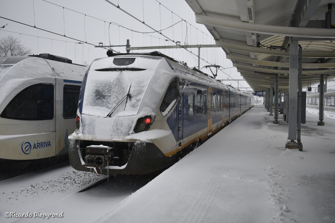 Ricardo Diepgrond on Train Siding: Begin dit jaar was het flink aan het sneeuwen. Zo veel zelfs, dat de complete dienstregeling werd geschrapt en er geen
treinen meer...