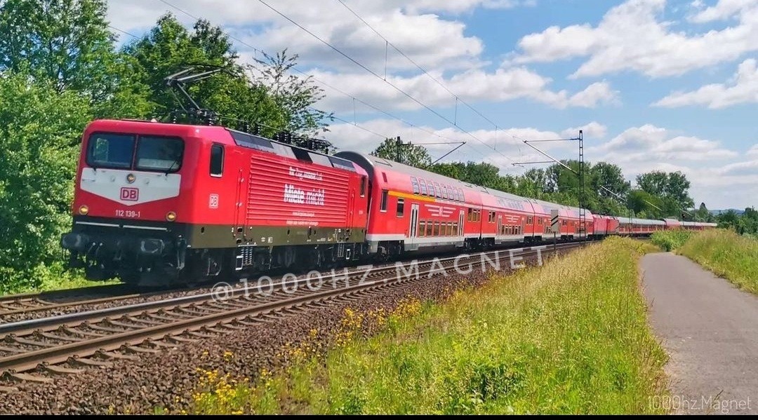 114 007 on Train Siding: Am 13. Juni überführte die Wedler Franz Logistik kurz WFL ein großen fahrzeugpark nach Stuttgart, um dort als
ersatzverkehr für abellio zu...