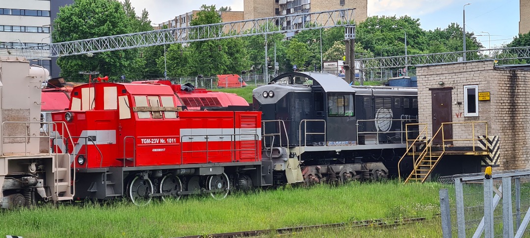 TheTrainSpottingTrucker on Train Siding: Vilnius body works yard, and a distant shot of the shed and turntable with what appears to be withdrawn freight units
parked up.