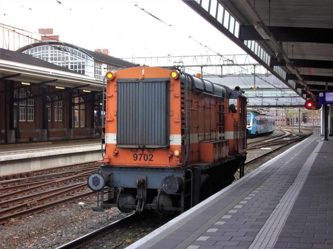 Lijn_45 on Train Siding: Rail Force One shunter 9702 is an old engine. With its age of 65 years it is one of the oldest locomotives that is still commercially
being...