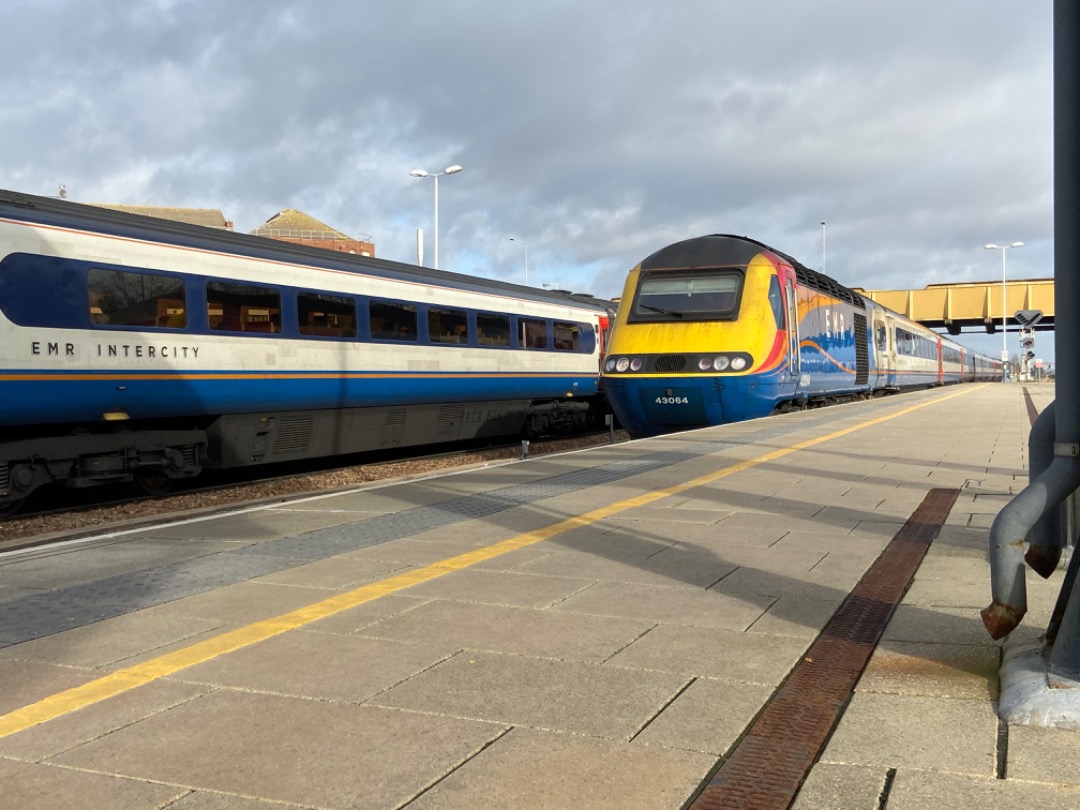 Ross McCall on Train Siding: Two EMR HSTs along side each other at Leicester. 43064 arriving on a trip to London St Pancras.