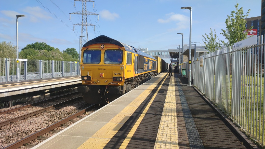 UniversalTransportStudio on Train Siding: Some passenger and freight action at the brand new Reading Green Park Station which opened this morning!