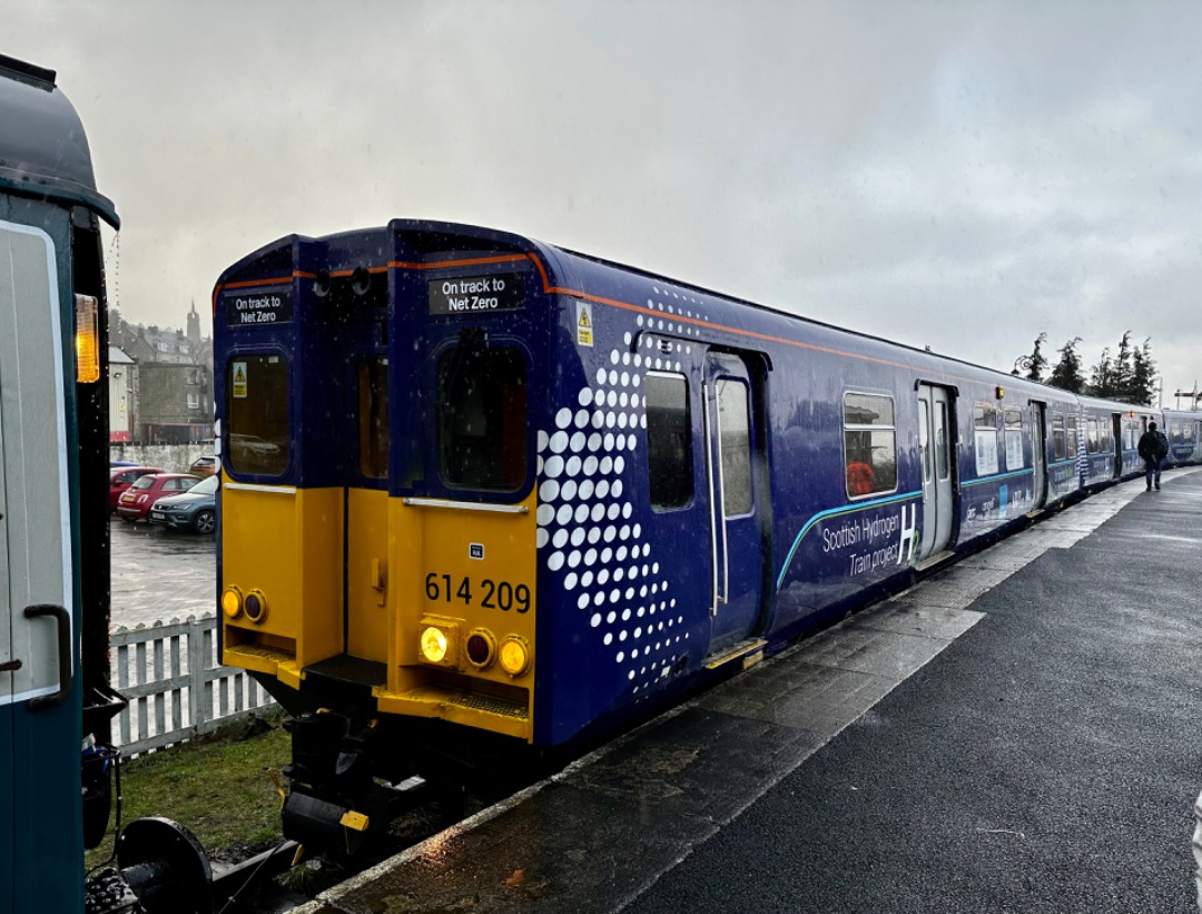 Ian Gaynor-Kirk on Train Siding: The Bo''ness 2022 Winter diesel gala, hydrogen prototype 614209 (formerly 314 209) 60021, 37403 & 37025