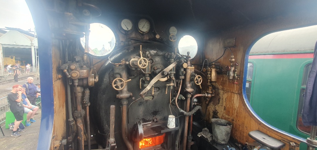 Timothy Shervington on Train Siding: I had a trip on the Spa Valley Railway today. The bonus of the day was finding some unknown vantage point for filming and
photos...
