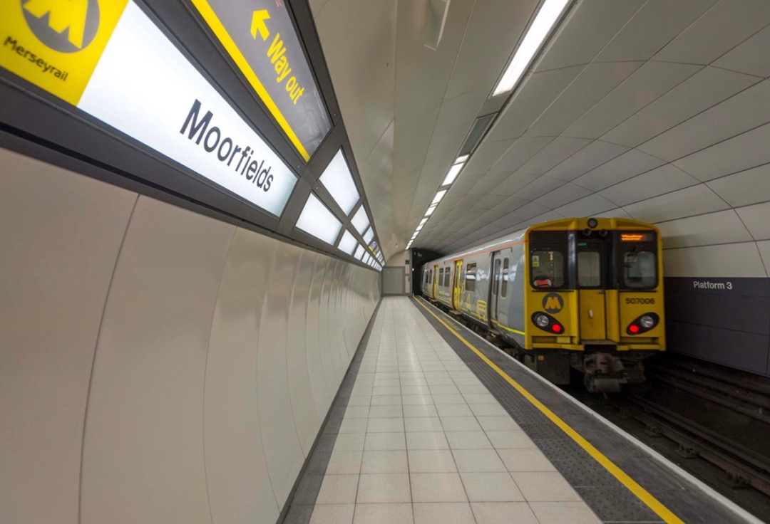 Ross McCall on Train Siding: Just found this picture in my phone. First picture I took of a Merseyrail Unit on this phone was, now defunct, 507006 departing
Moorfields...