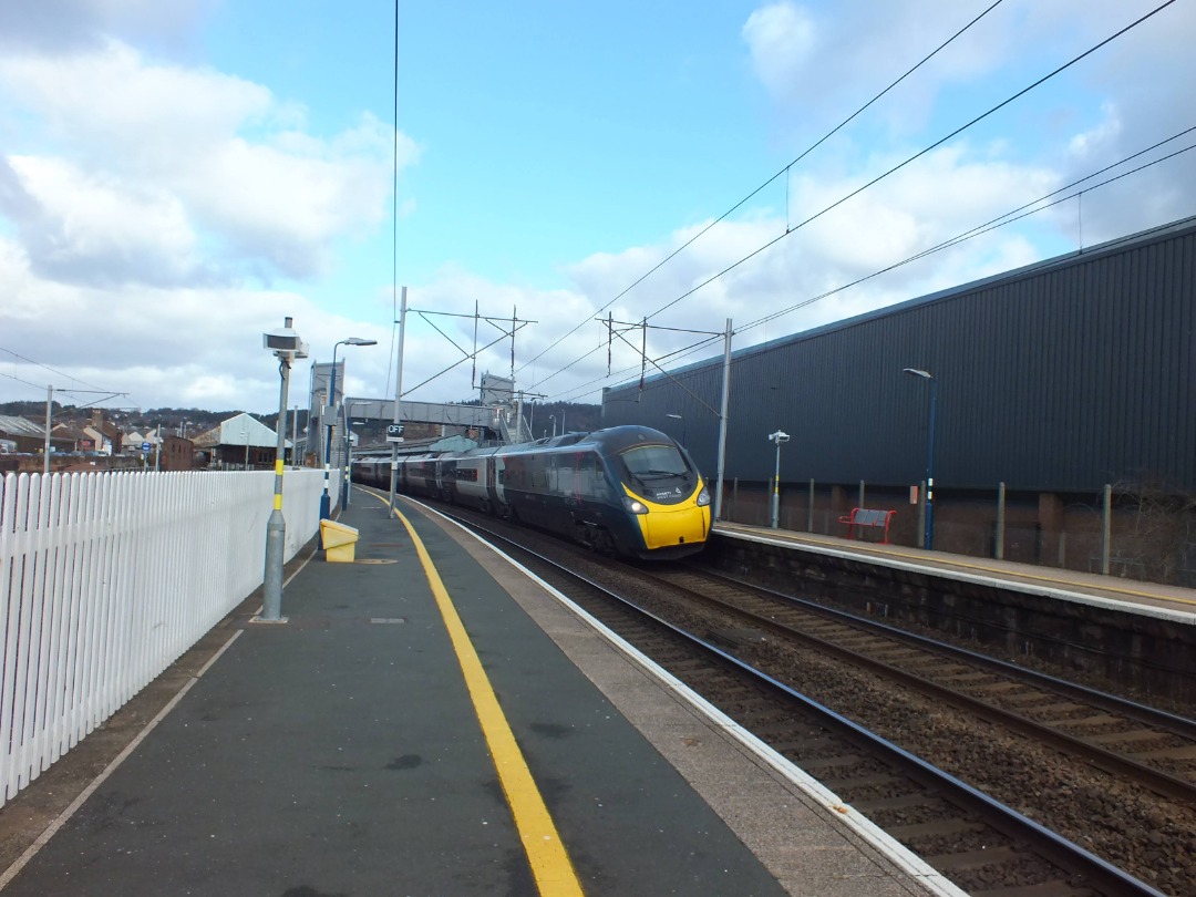 Cumbrian Trainspotter on Train Siding: Avanti West Coast class 390/1 No. #390152 passing Penrith this afternoon working 1M11 1040 Glasgow Central to London
Euston.