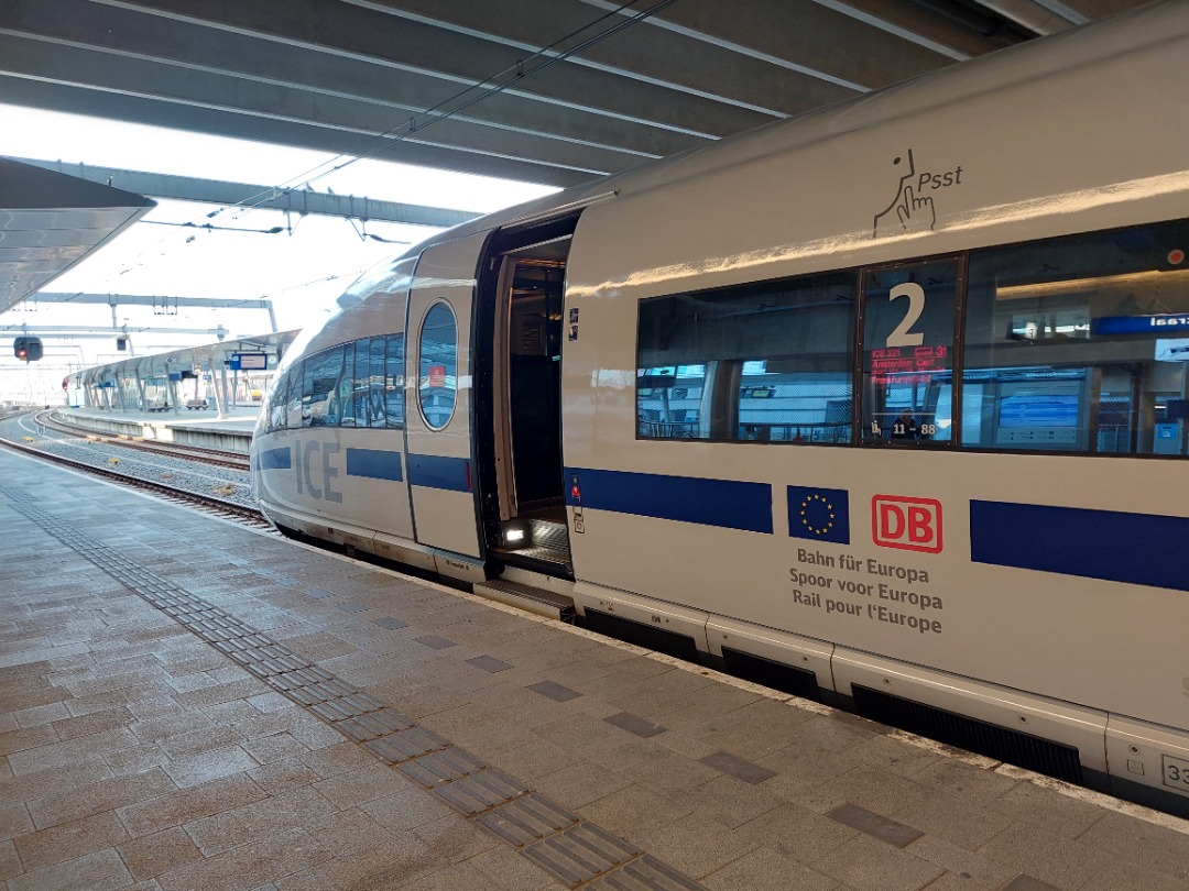 My Trains nl Productions on Train Siding: The ome and oy ICE with a blue stripe instead of a red one. (EU ICE) Spotted at Utrecht heading towards Frankfurt am
Main.