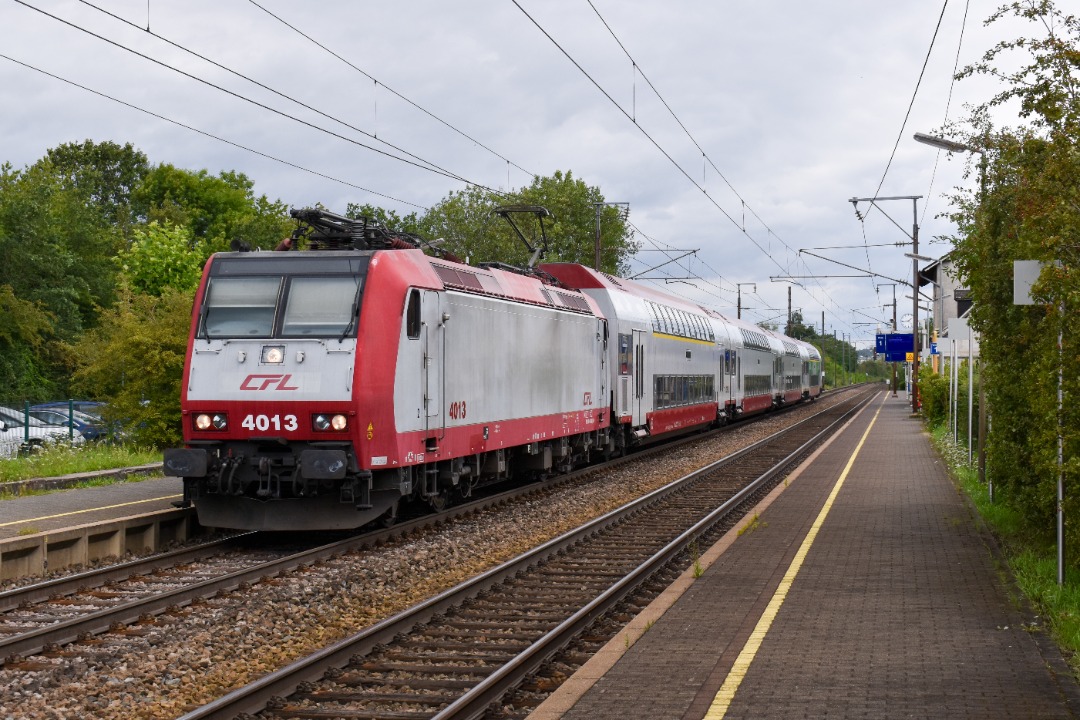 NL Rail on Train Siding: CFL 4013 vertrekt met Dosto stam 010 uit station Berchem als RB 6863 naar Bettembourg en Petange.