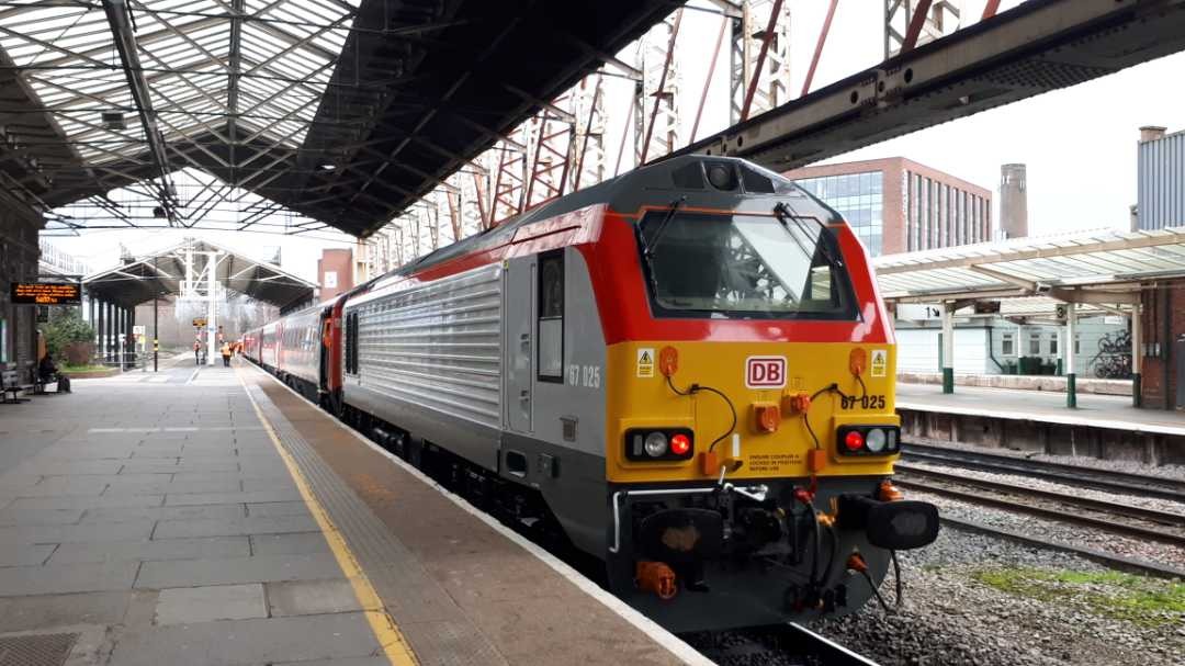 Owen Williams on Train Siding: #trainspotting @ Chester station before lockdown. A class 67 in dB/TfW livery departing Chester empty, heading for the TMD to
be...