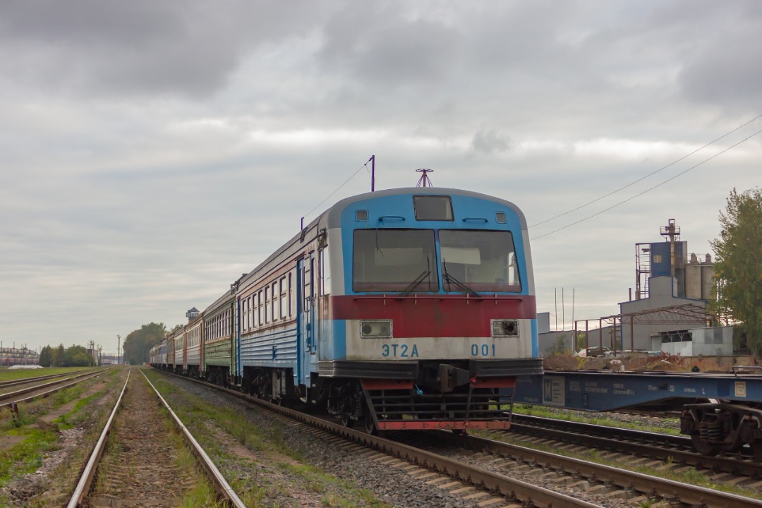 CHS200-011 on Train Siding: Electric train ET2A-001. The first Russian electric train with an asynchronous drive, built by the Torzhok Carriage Works, on its
basis,...