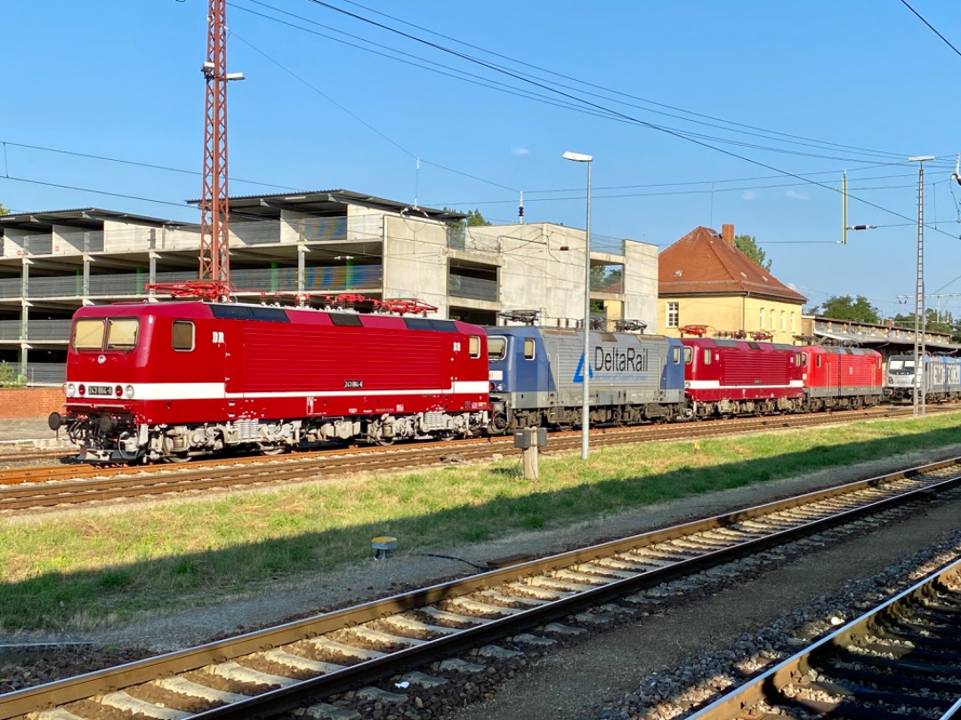 Frank Kleine on Train Siding: Some former DR class 243 locomotives, two of them in retro livery. Owned by Delta Rail they are used in their transportation
business and...