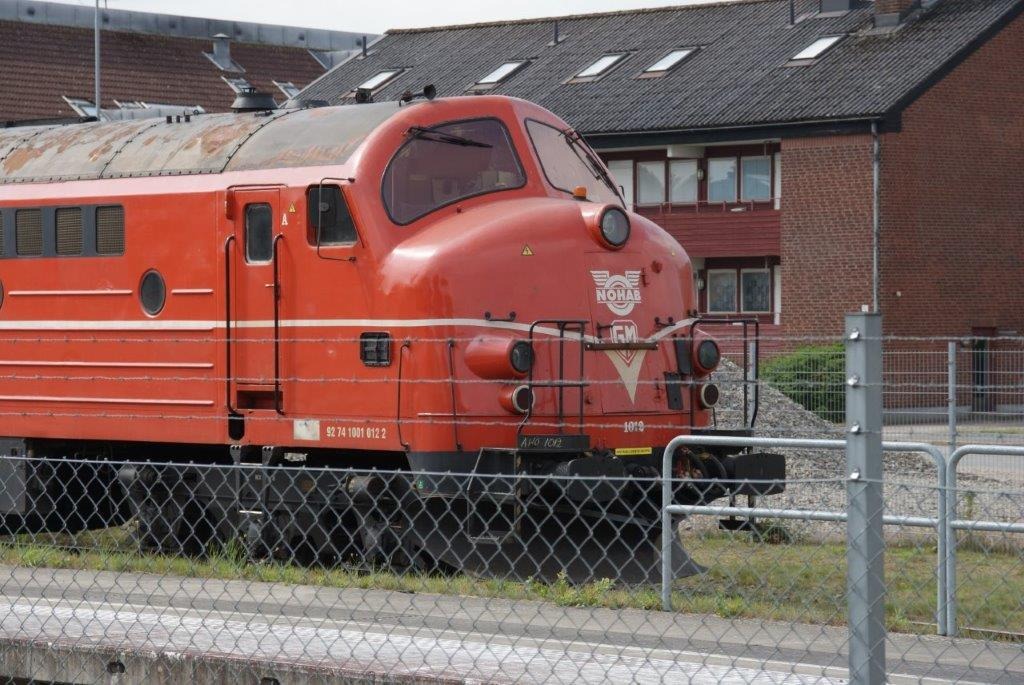 heingold1969 on Train Siding: NOHAB van de Svensk Tagkraft staat met een werktrein uit te rusten op het station van Markeryd (Zweden).