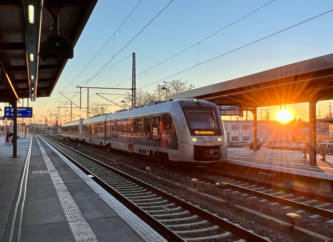 Frank Kleine on Train Siding: A LINT DMU waiting for departure towards Halberstadt at Magdeburg Main Station shortly before sundown on Christmas Day.