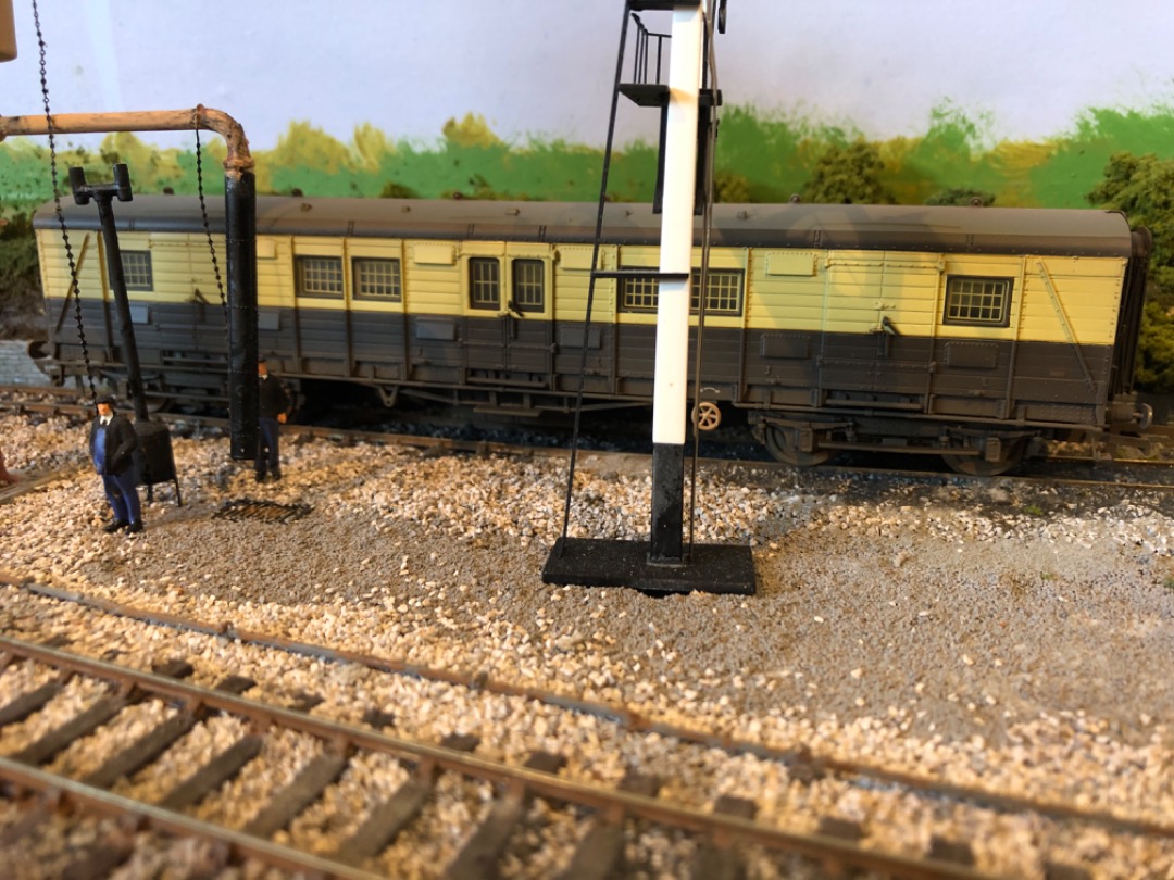 Martin on Train Siding: A star of last year’s Hornby Model World, this amazing model of Winston Churchill’s funeral van benefits from weathering by
@themodelcentre.