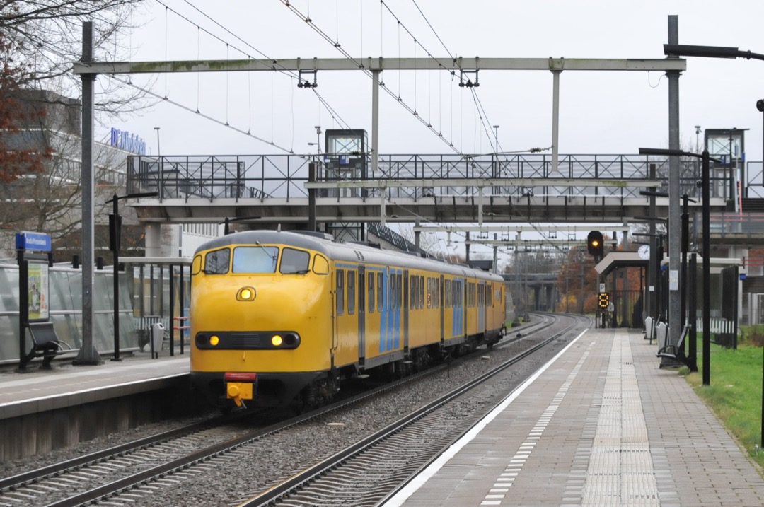 TrainspotterAlkmaar on Train Siding: Plan u 151 van Stichting Crew 2454 tijdens roestrijden op hsl zuid. 28 november 2021. Ik wachtte de plan u op bij
Prinsenbeek.